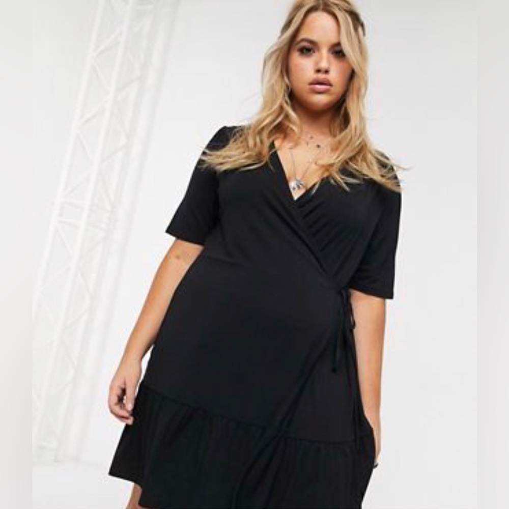 ASOS Short sleeve dress with bottom ruffle US22